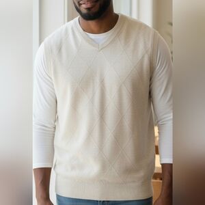 Roundtree & Yorke Beige Knit Vest. ÞSize L